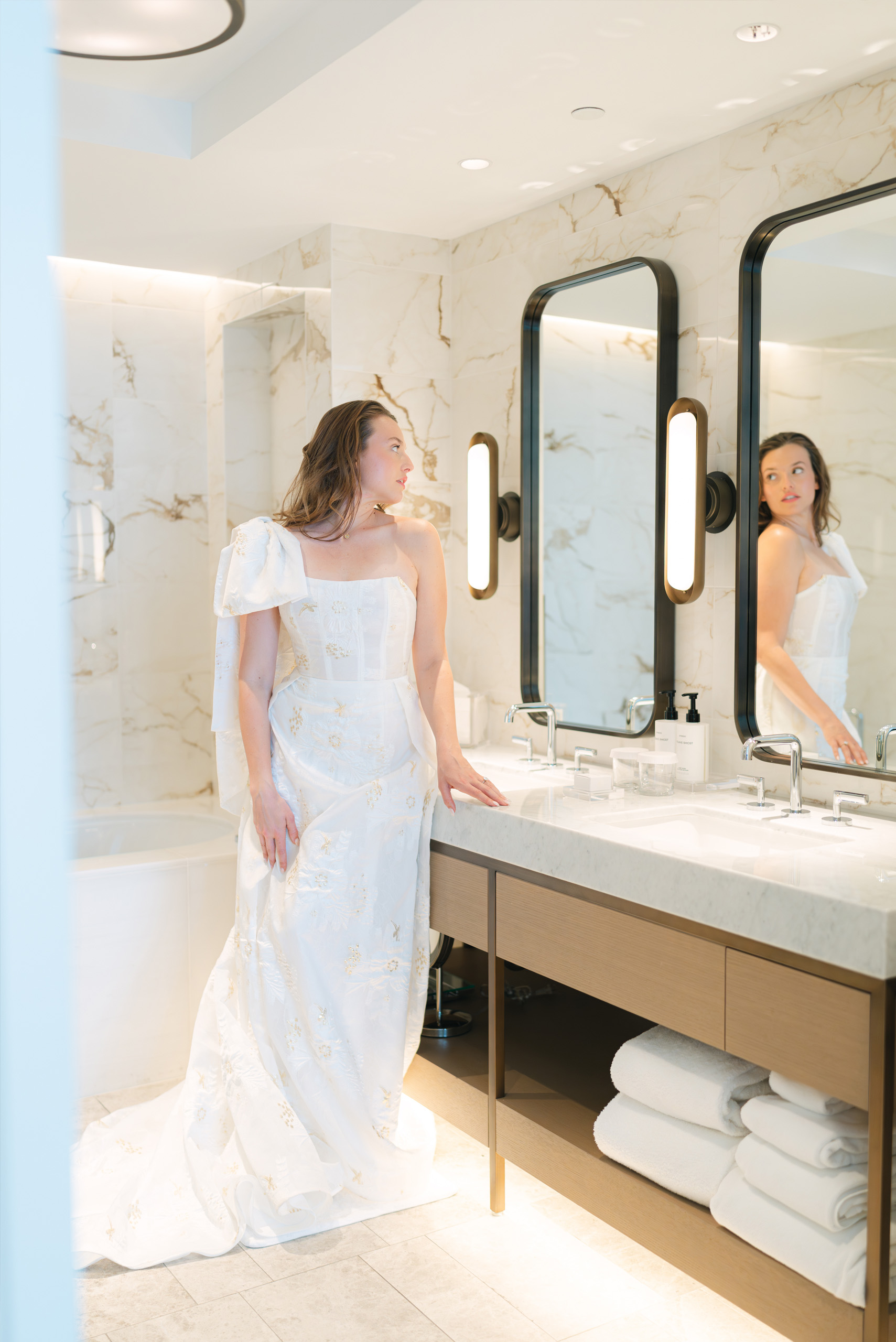 Reina — Conrad collection by Olia Zavozina